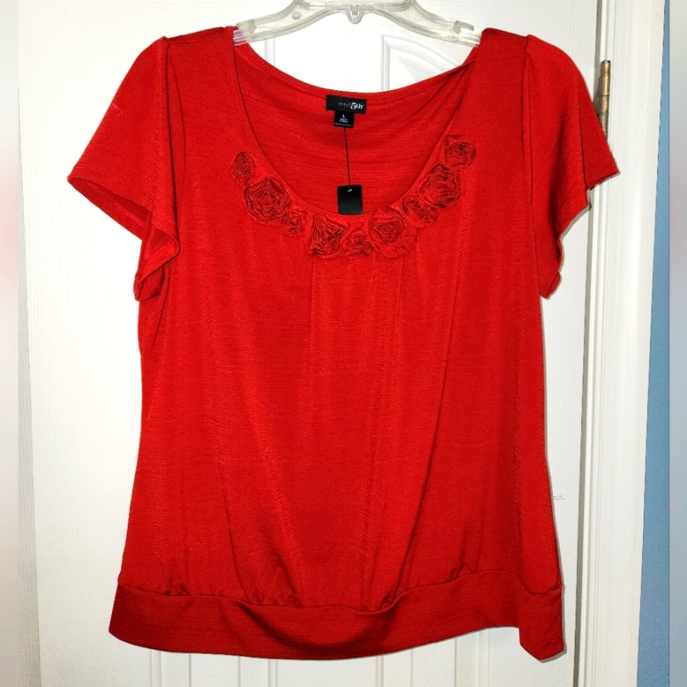 NWT Red short sleeve blouse, Size L